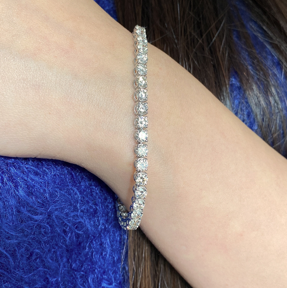 Beards Jewellers line bracelet